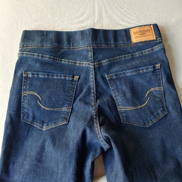 N/A. LIKE NEW Levis Totally Shaping Jean Capri pant - Picture 5 of 9